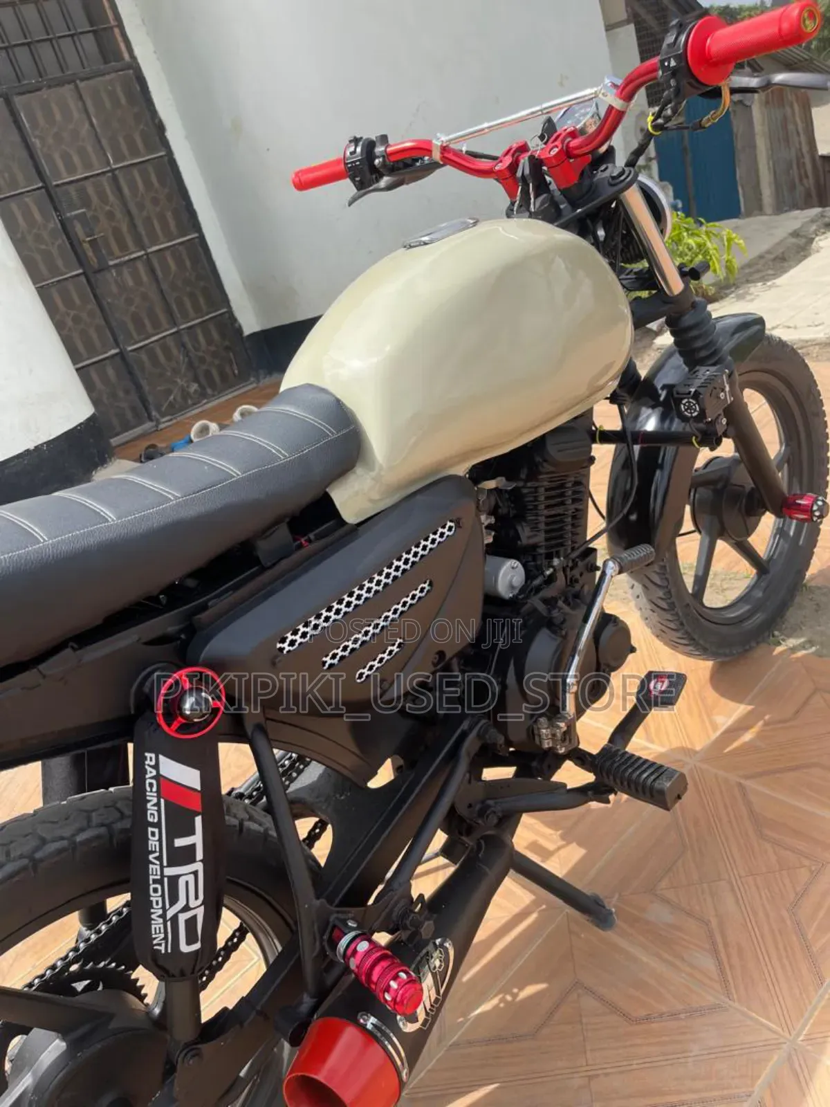 Bajaj Avenger 150 Street 2024 White