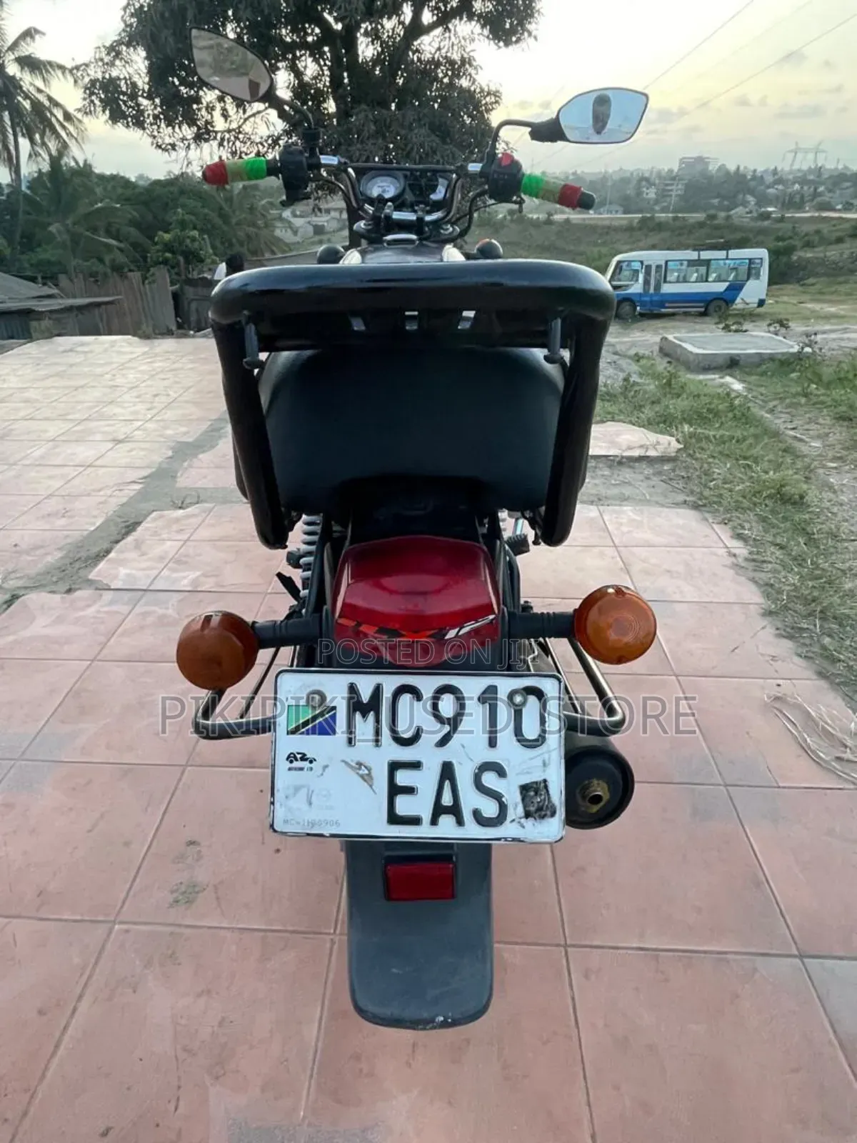 TVS HLX 125 2024 Black