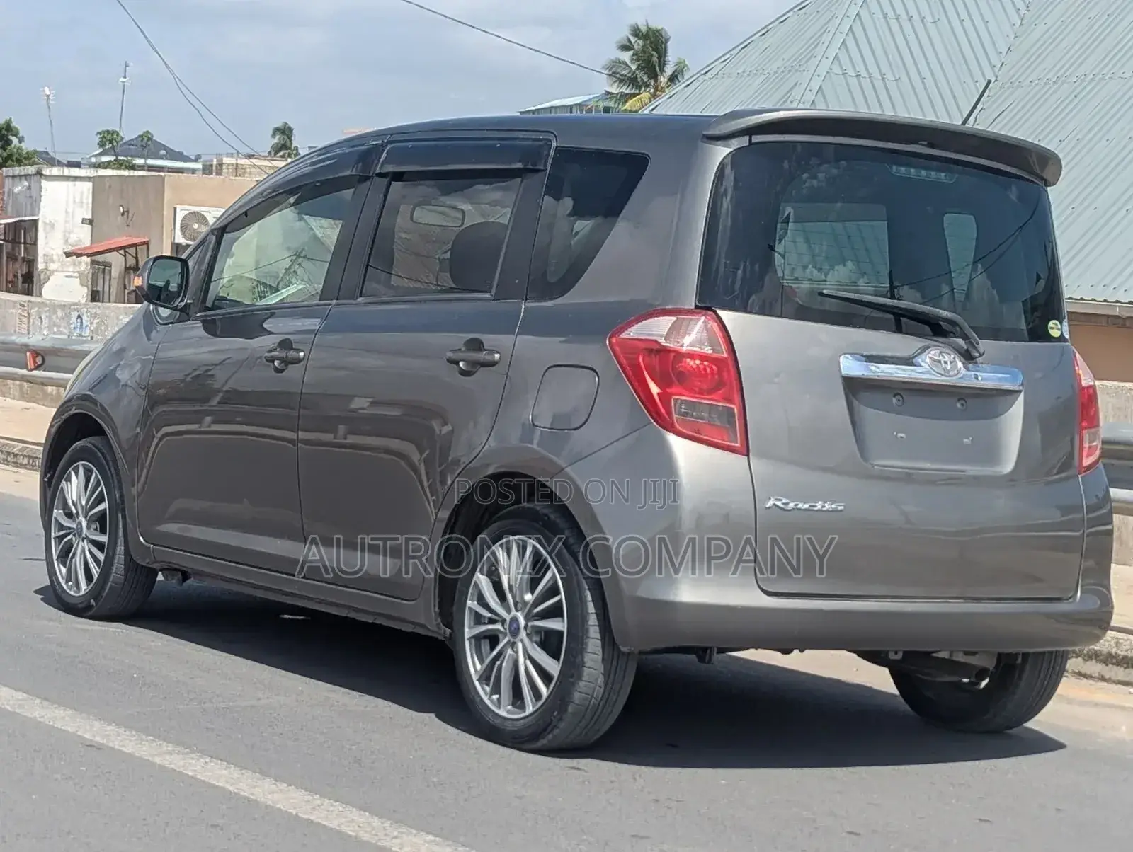 Toyota Ractis 2006 Gray