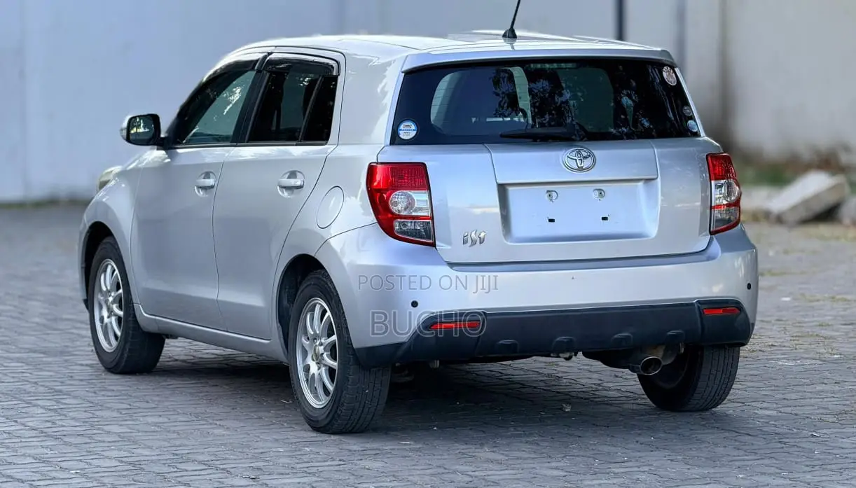 Toyota IST 2008 Silver