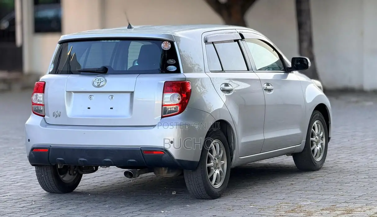 Toyota IST 2008 Silver