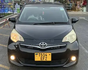 Toyota Ractis 1.3 FWD 2012 Black