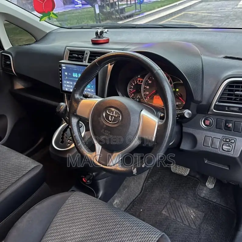 Toyota Ractis 1.3 FWD 2012 Black