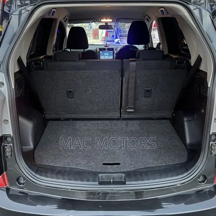 Toyota Ractis 1.3 FWD 2012 Black