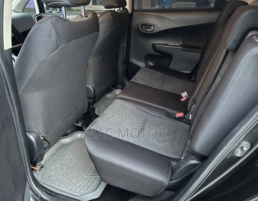 Toyota Ractis 1.3 FWD 2012 Black