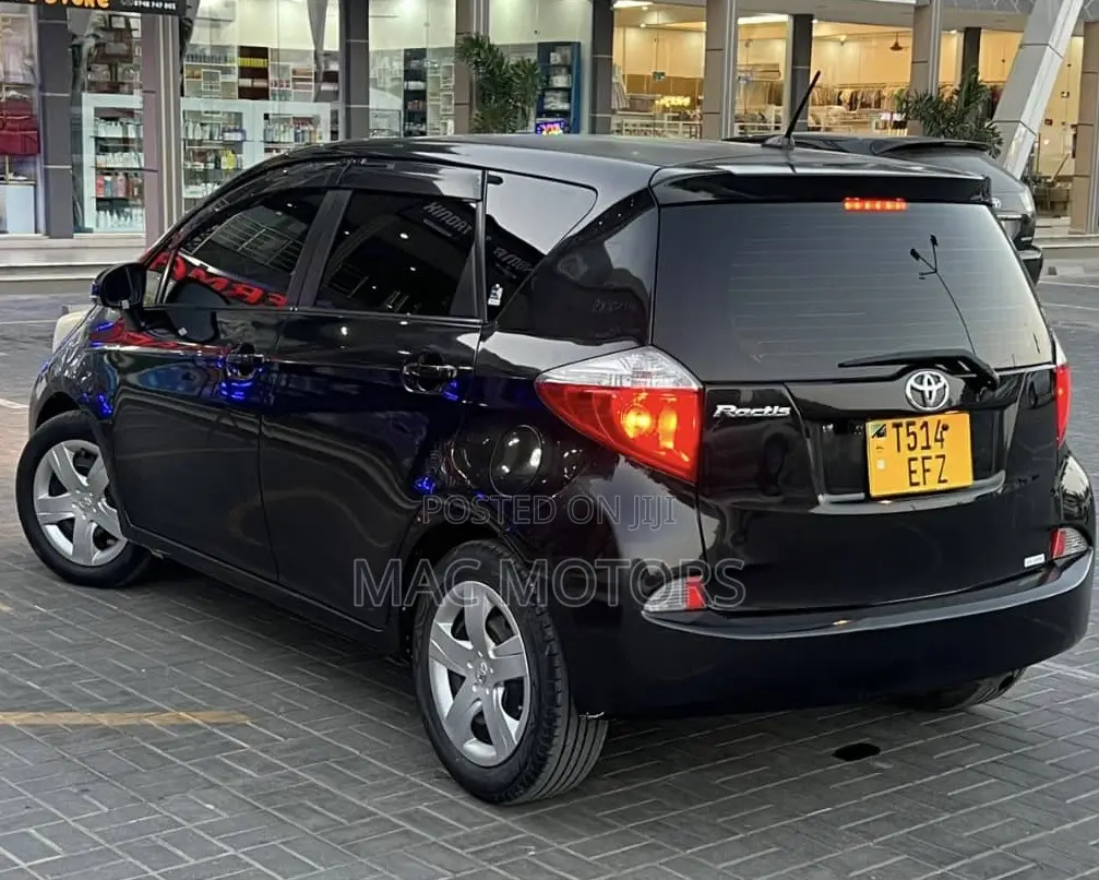 Toyota Ractis 1.3 FWD 2012 Black