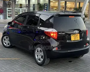Toyota Ractis 1.3 FWD 2012 Black