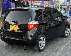 Toyota Ractis 1.3 FWD 2012 Black