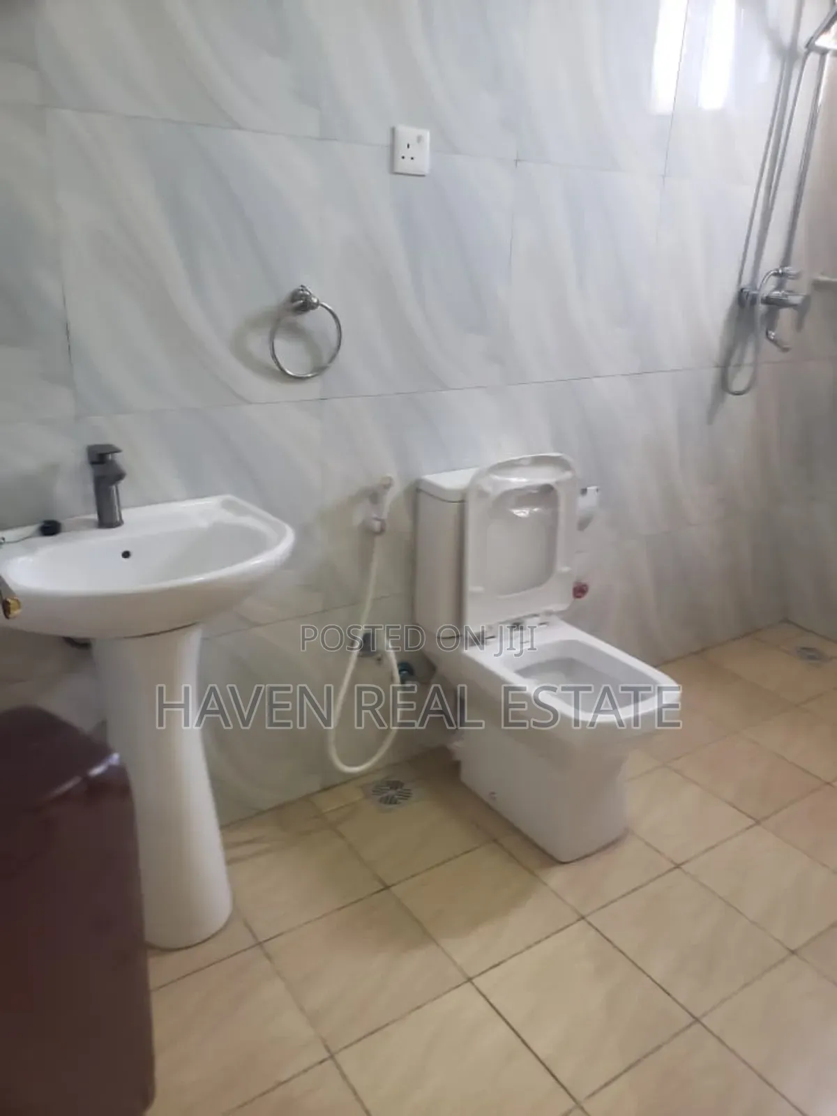 3bdrm Apartment in Upanga East for sale