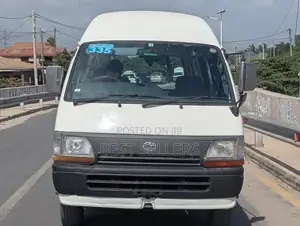 Toyota HiAce 2002 White
