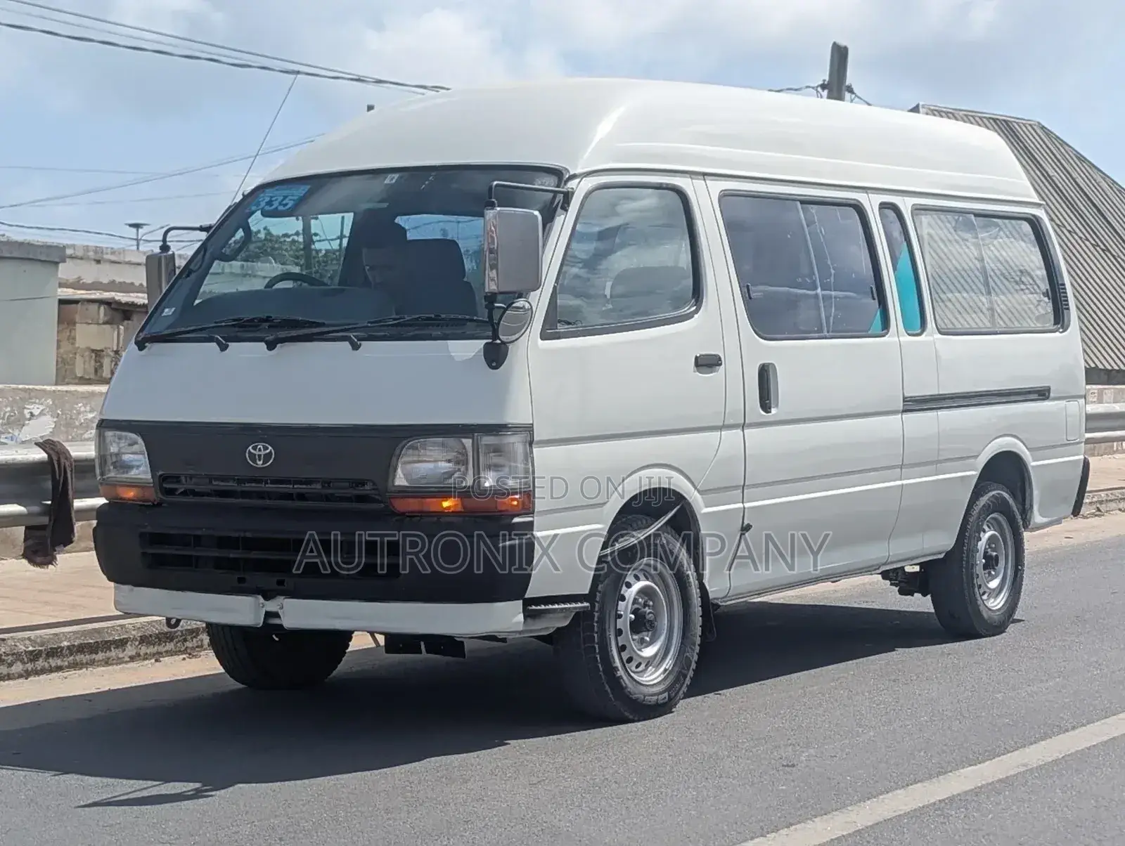 Toyota HiAce 2002 White