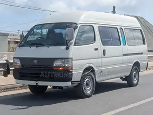 Toyota HiAce 2002 White