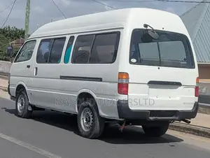 Toyota HiAce 2002 White