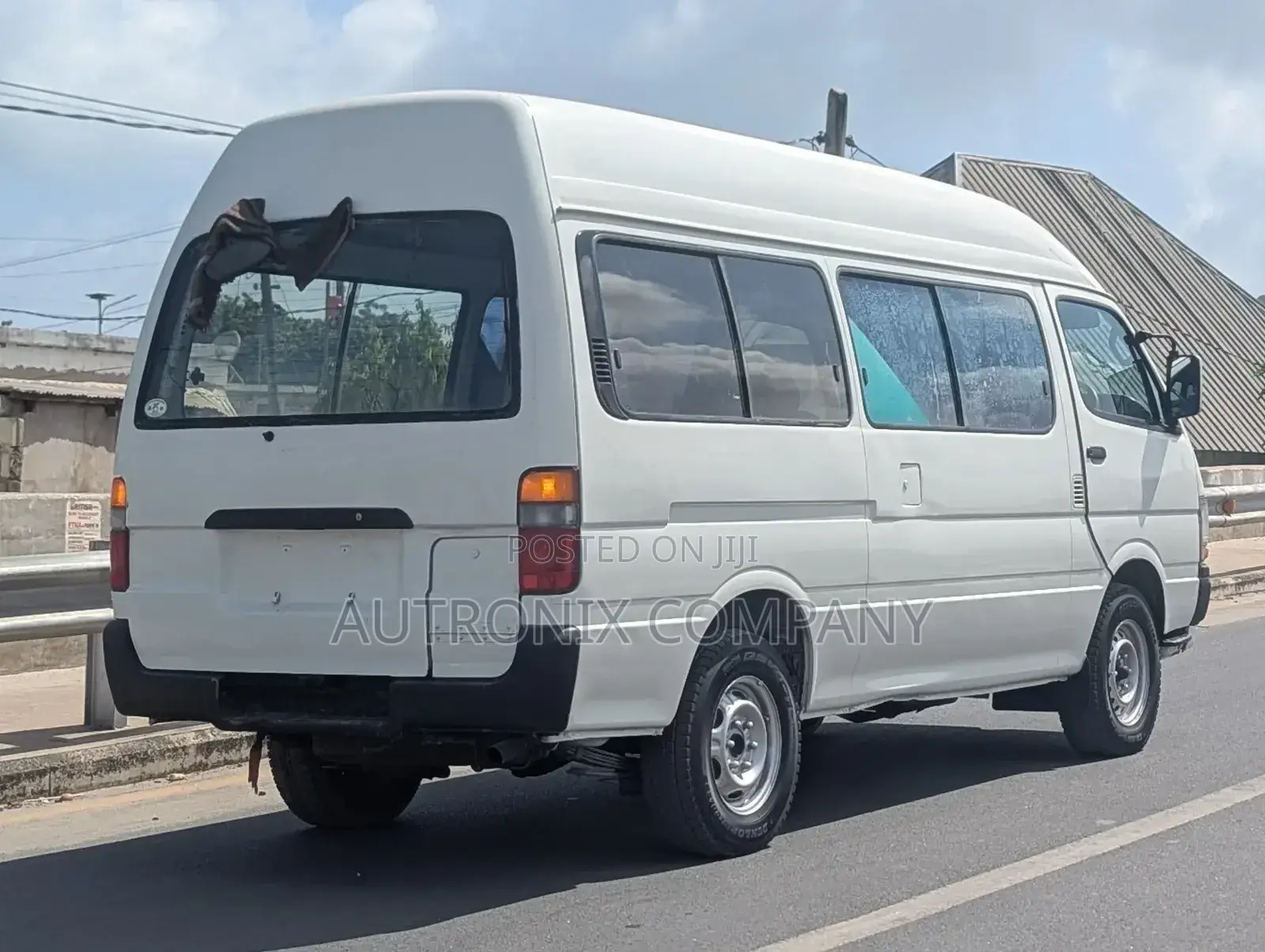 Toyota HiAce 2002 White
