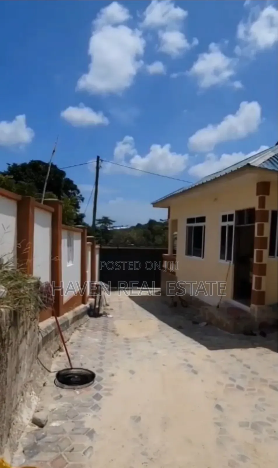 3bdrm House in Makongorosi for sale