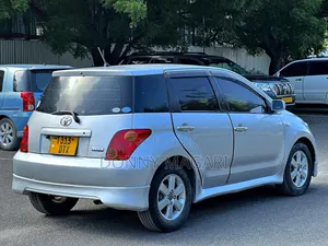 Toyota IST 2004 Silver