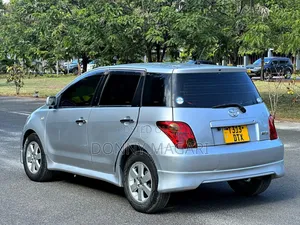 Toyota IST 2004 Silver