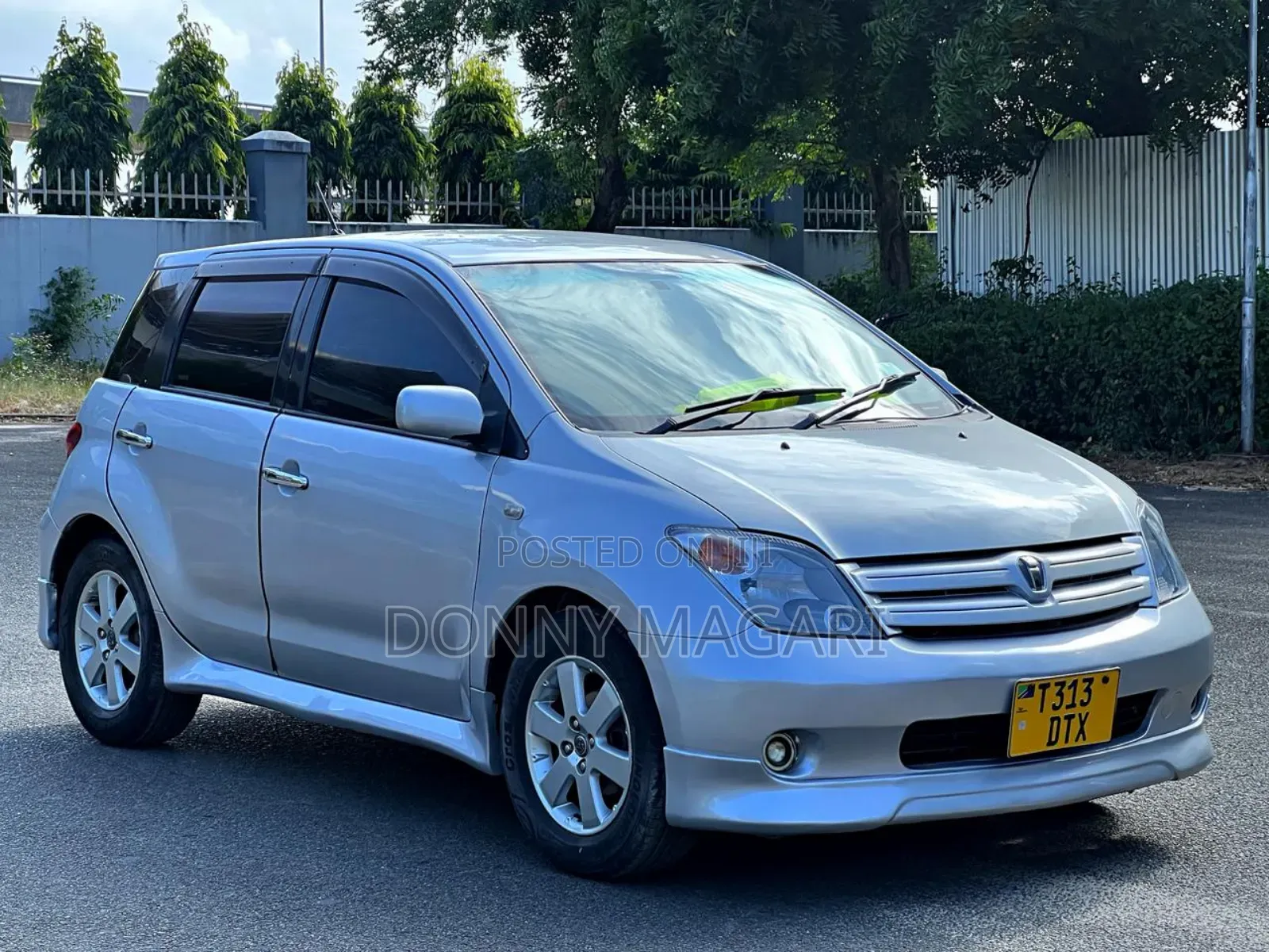 Toyota IST 2004 Silver