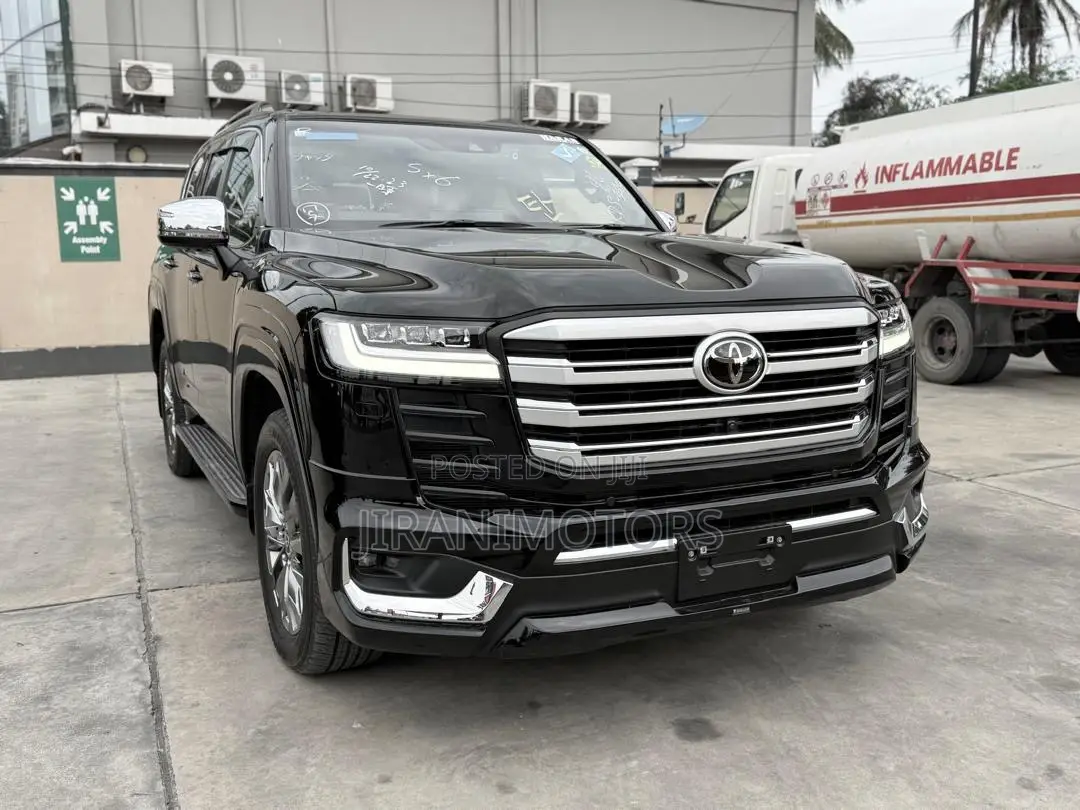 Toyota Land Cruiser LC300 2023 Black