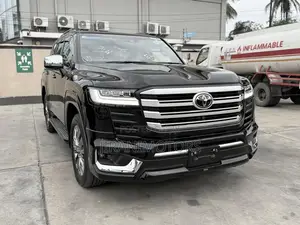 Toyota Land Cruiser LC300 2023 Black