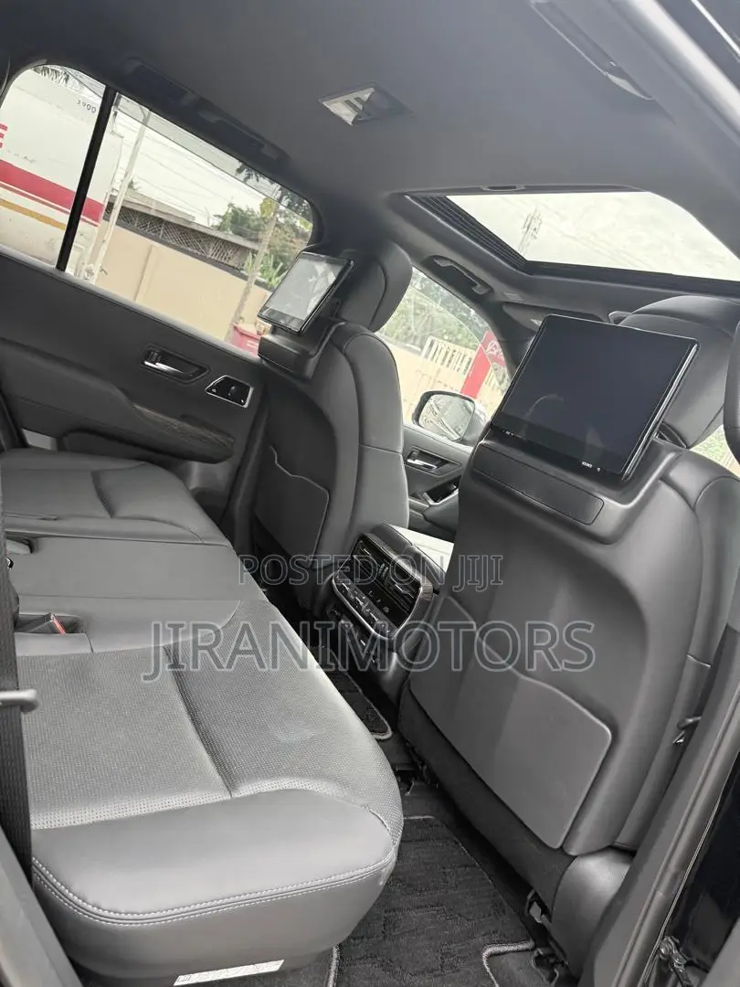 Toyota Land Cruiser LC300 2023 Black