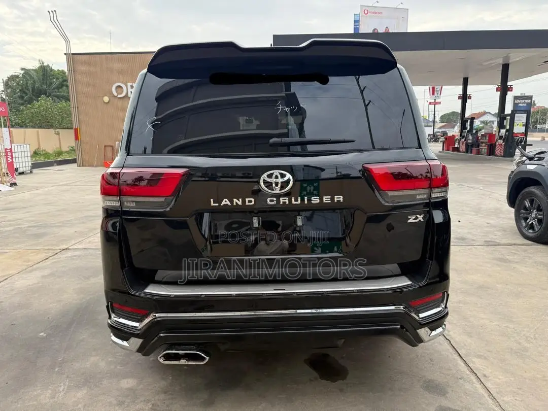 Toyota Land Cruiser LC300 2023 Black