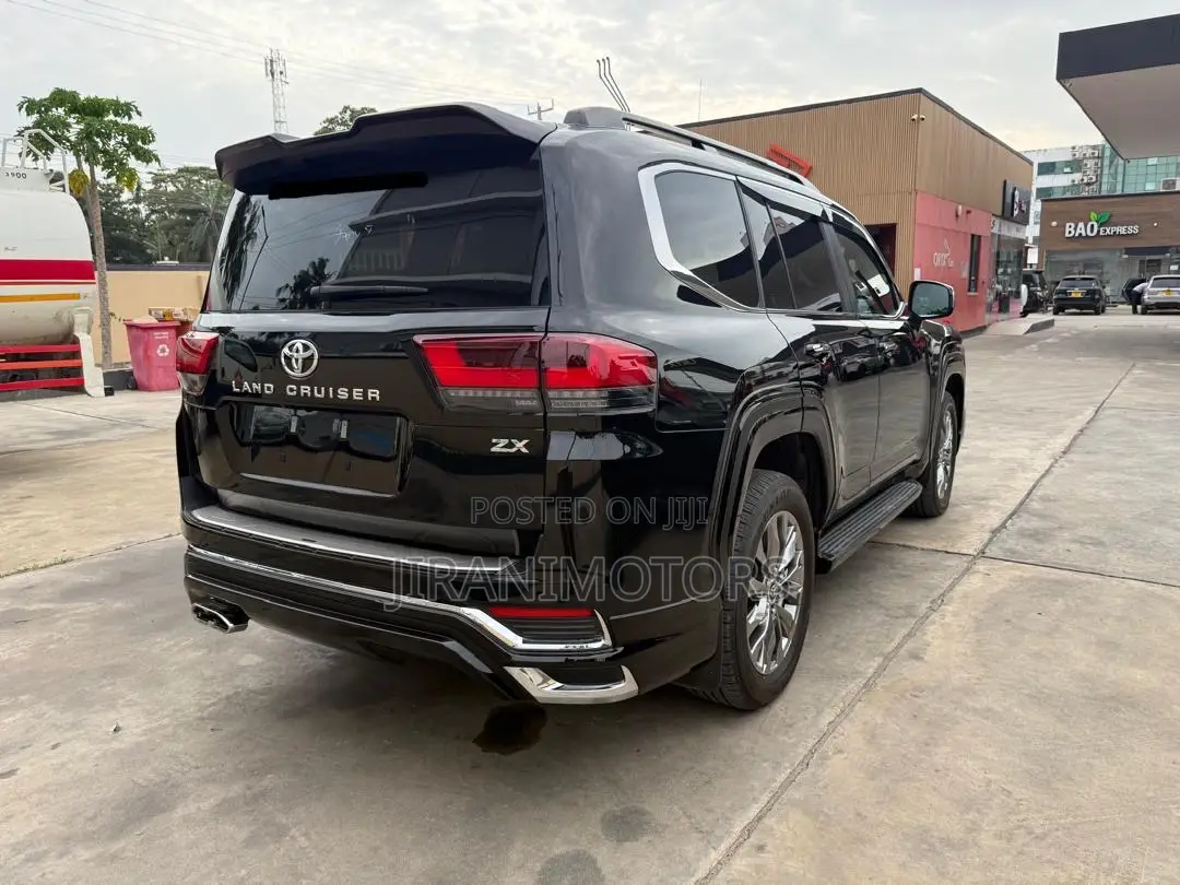 Toyota Land Cruiser LC300 2023 Black