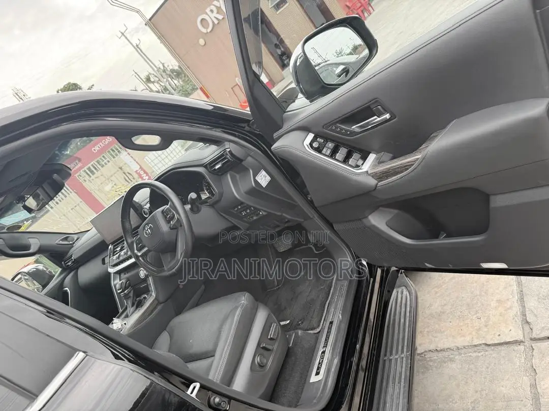 Toyota Land Cruiser LC300 2023 Black