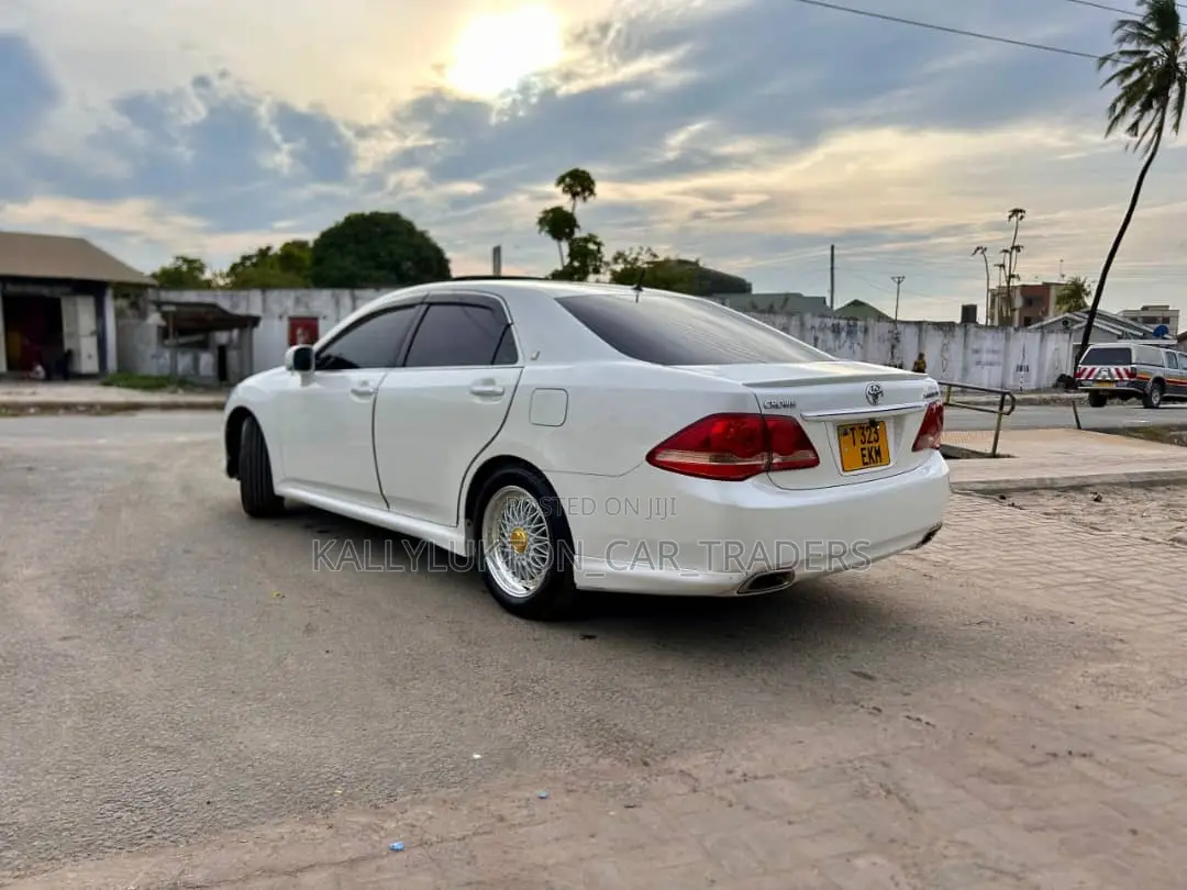 Toyota Crown 2008 White