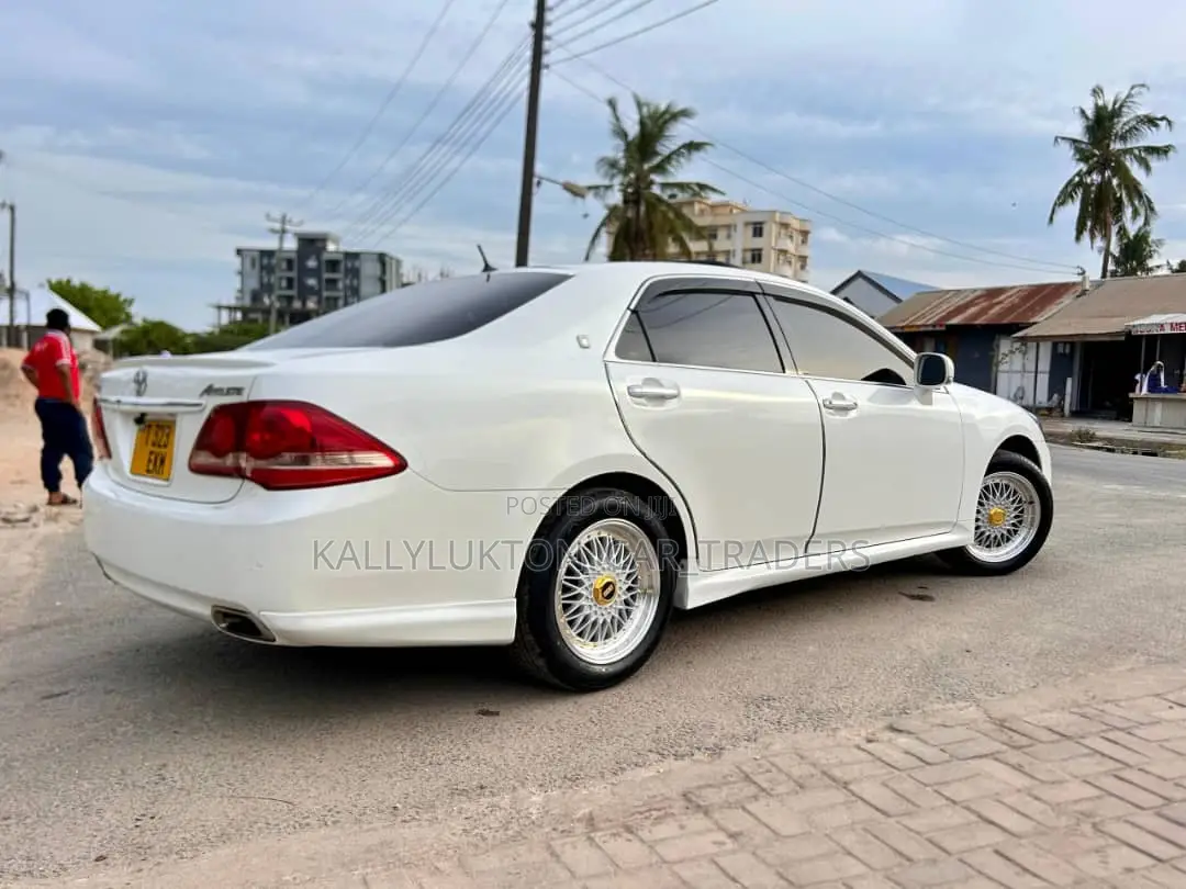 Toyota Crown 2008 White