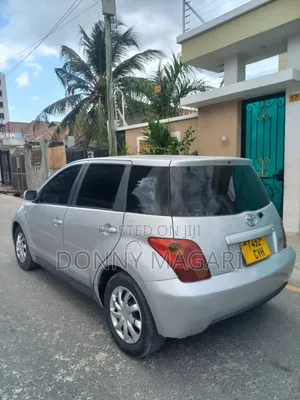 Toyota IST 2003 Silver