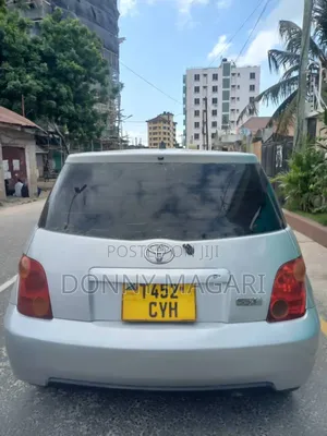Toyota IST 2003 Silver