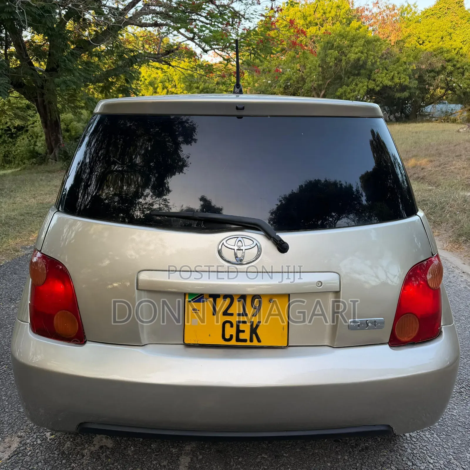 Toyota IST 2004 Gold