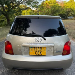 Toyota IST 2004 Gold