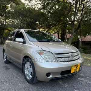 Toyota IST 2004 Gold