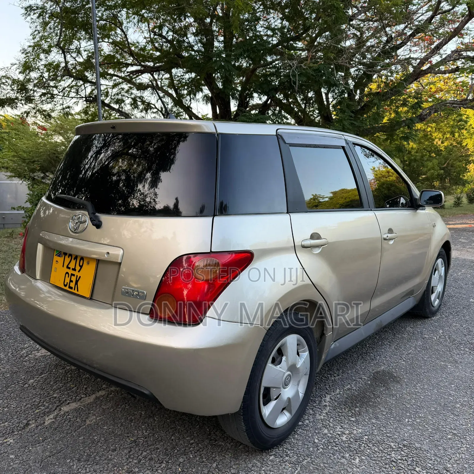 Toyota IST 2004 Gold