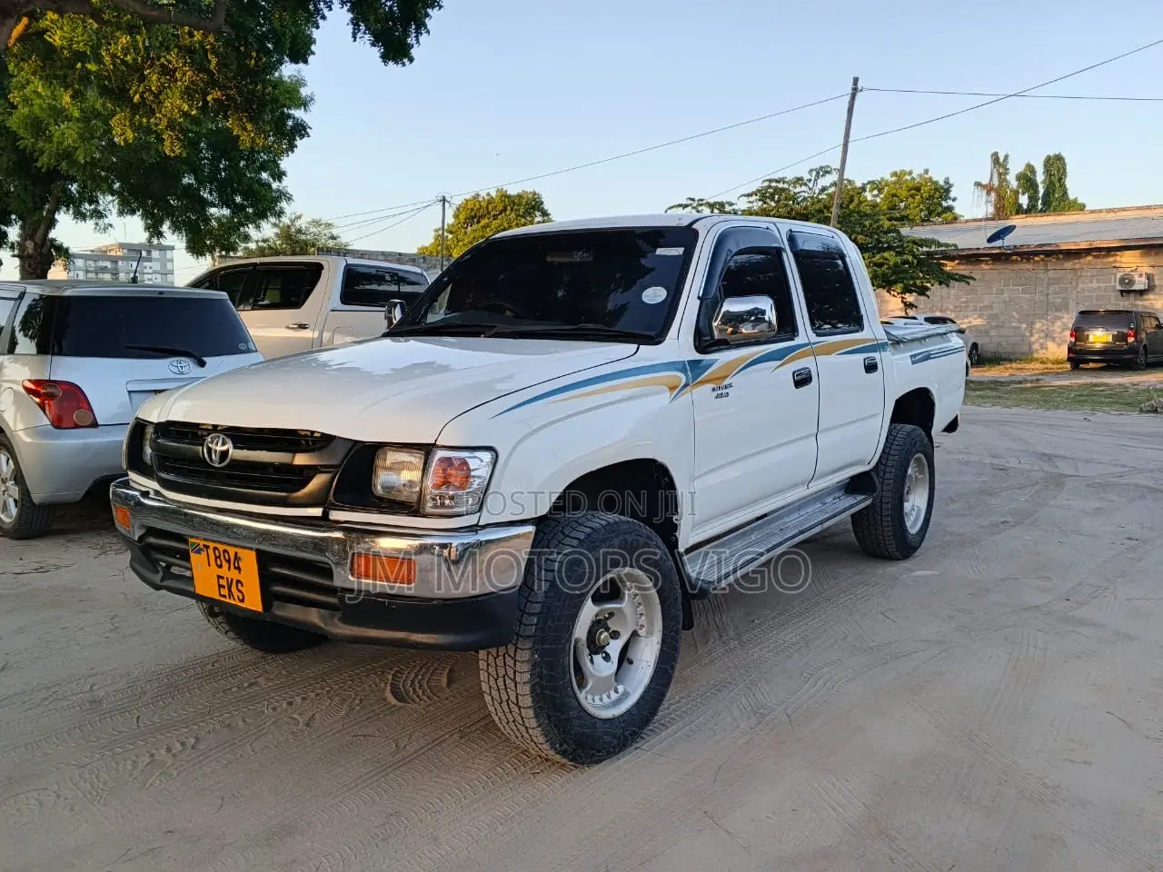Toyota Hilux 2001 White