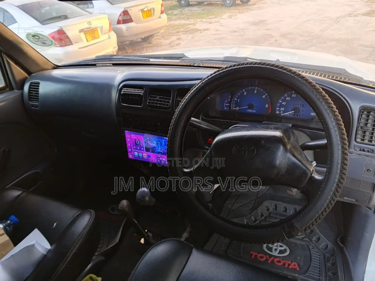 Toyota Hilux 2001 White