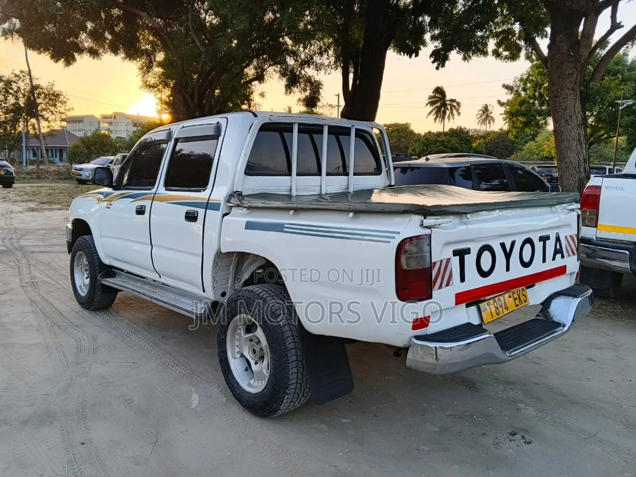 Toyota Hilux 2001 White