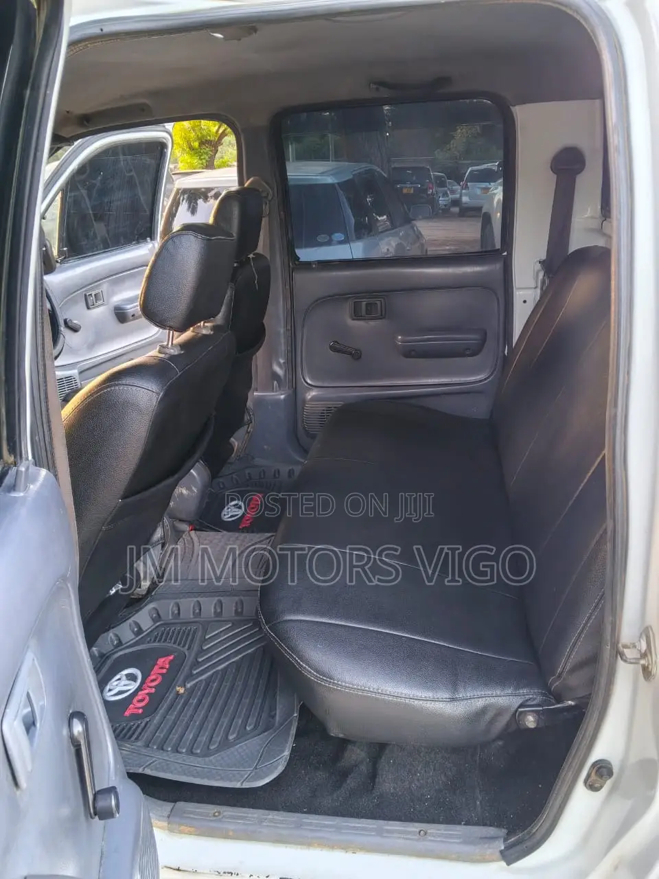Toyota Hilux 2001 White