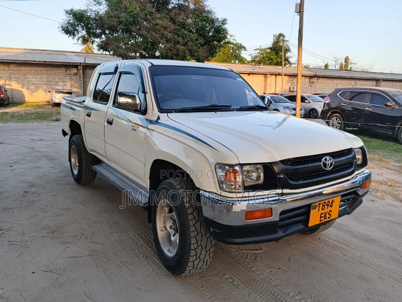 Toyota Hilux 2001 White