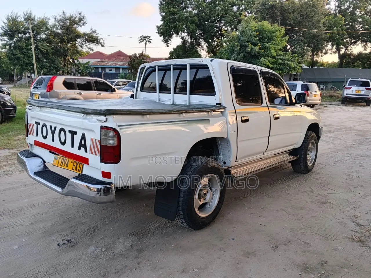 Toyota Hilux 2001 White