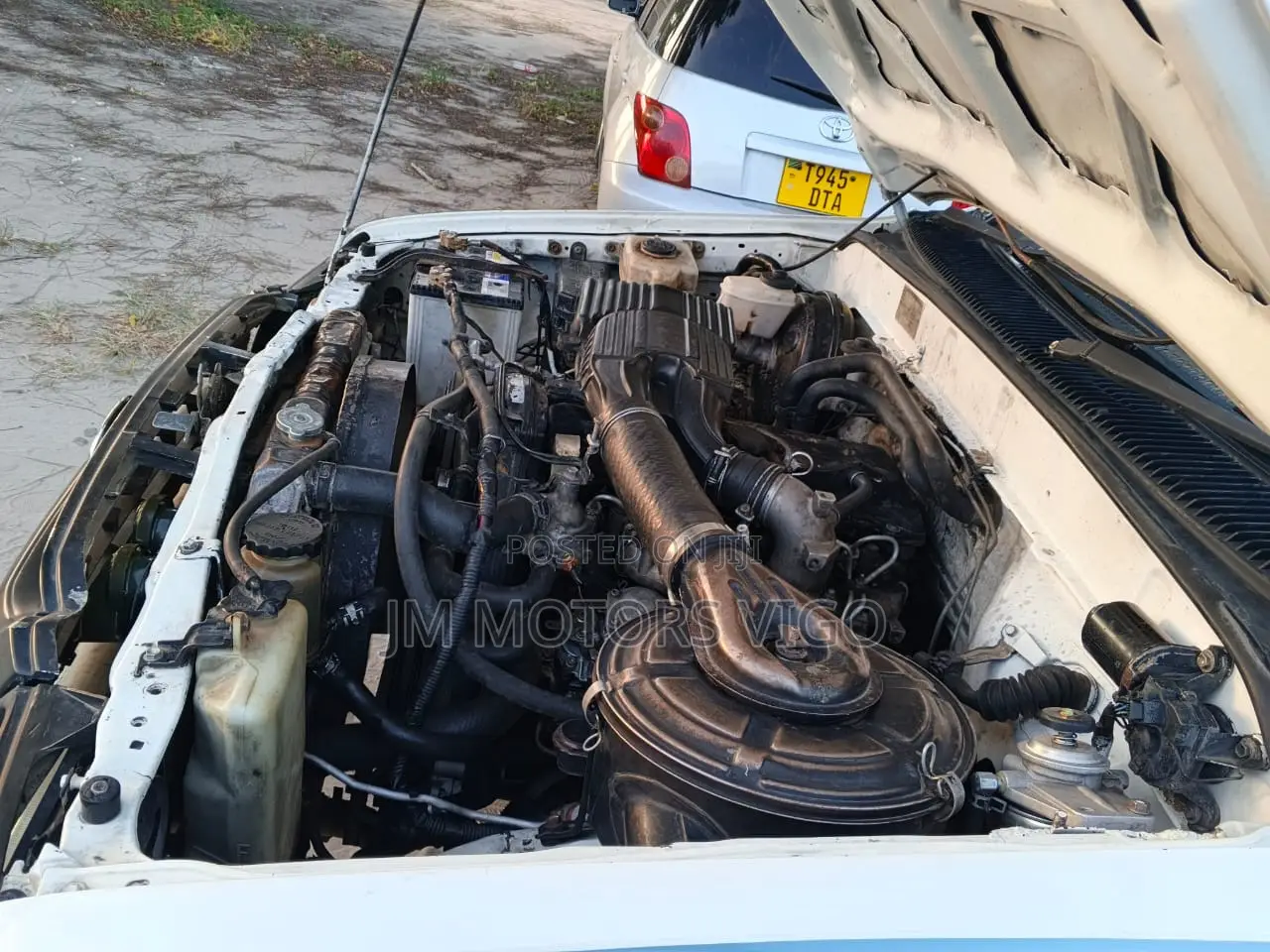 Toyota Hilux 2001 White