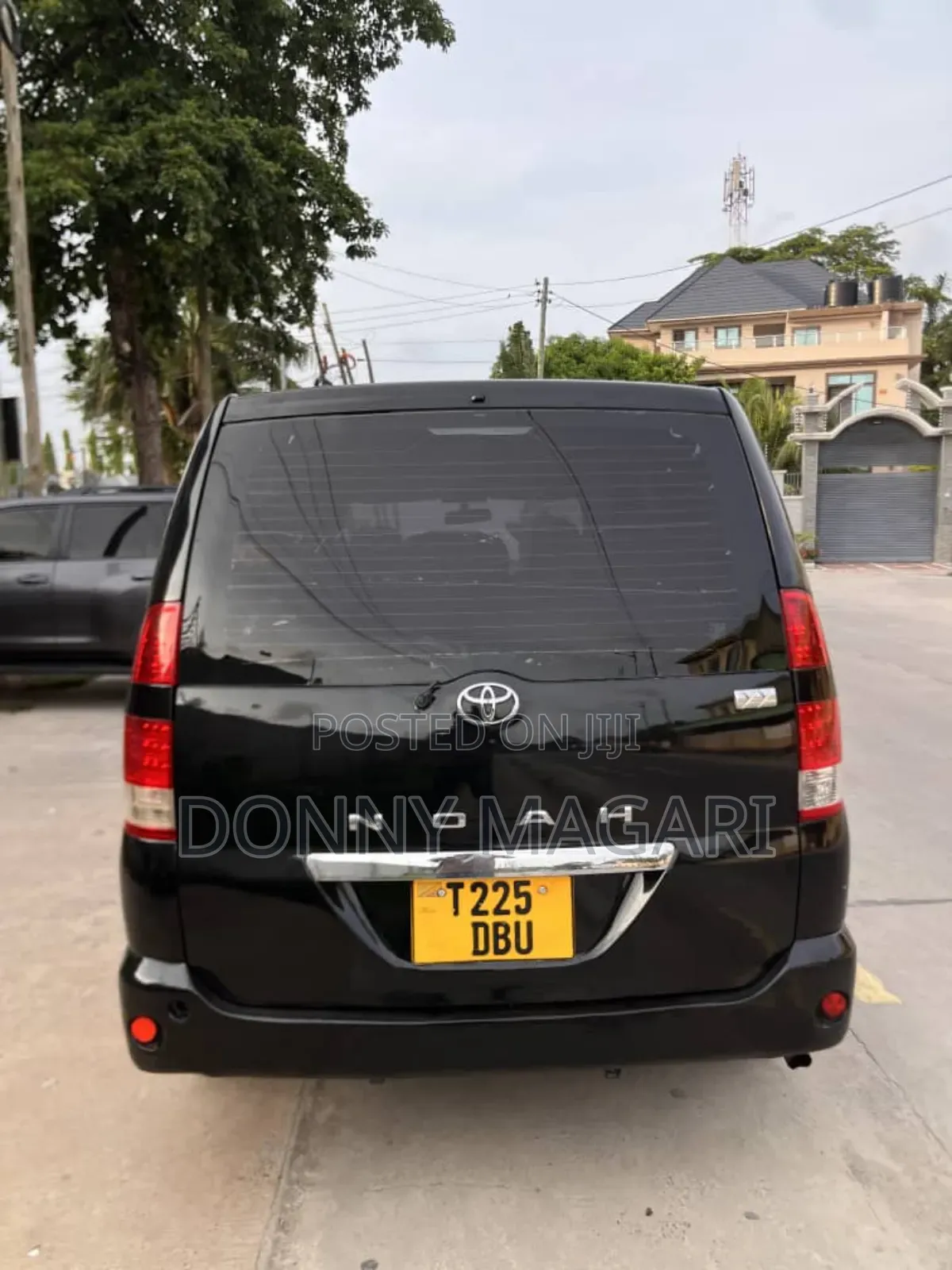 Toyota Noah 2.0 AWD (8 Seater) 2005 Black