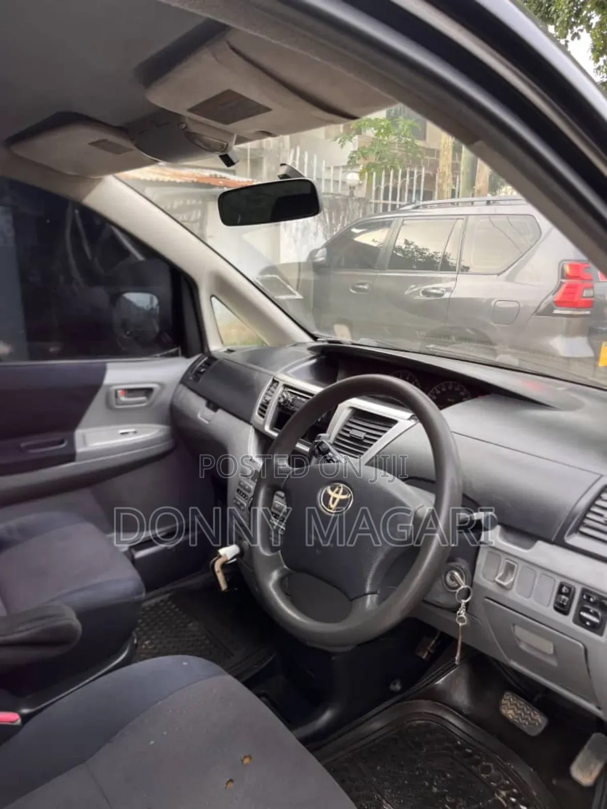 Toyota Noah 2.0 AWD (8 Seater) 2005 Black