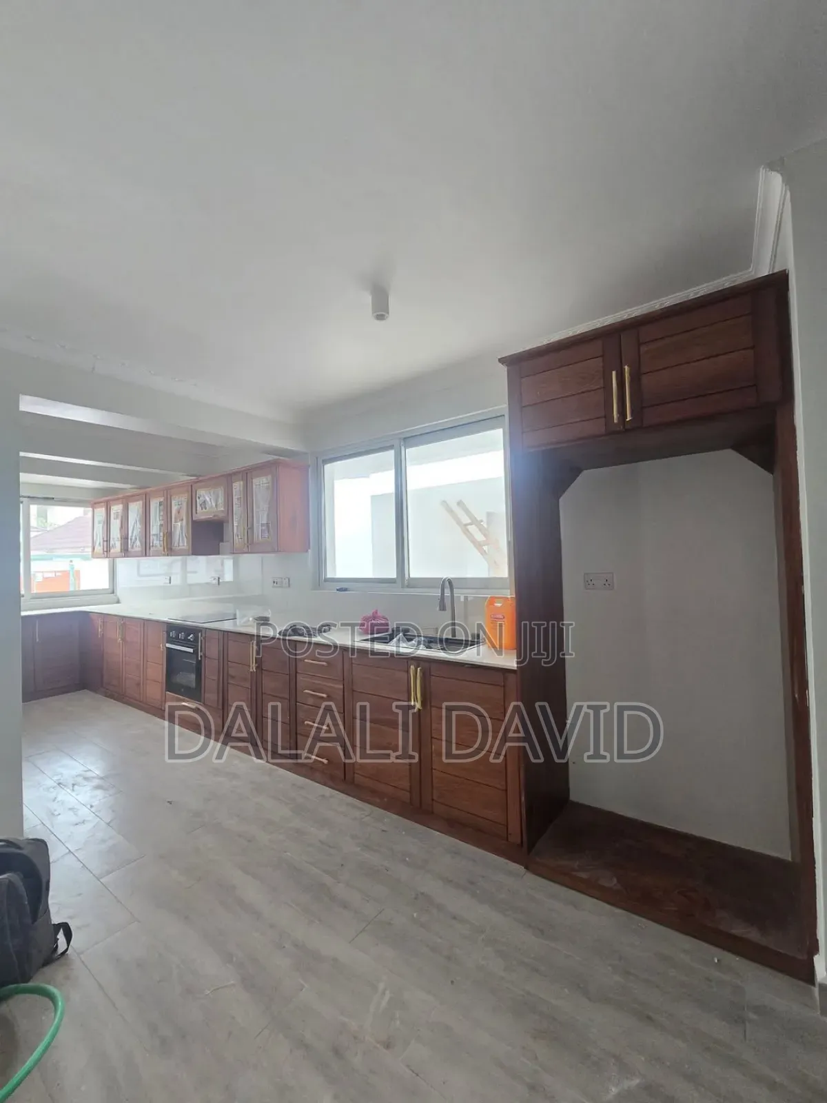 5bdrm Bungalow in Oysterbay for rent