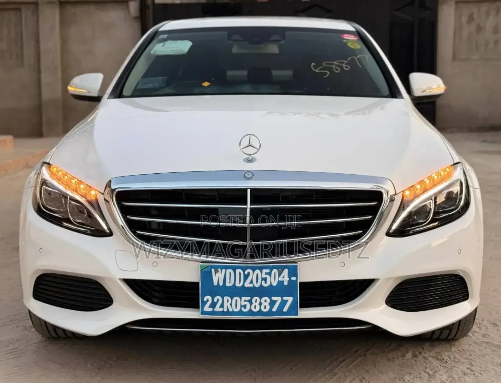 Mercedes-Benz C200 2015 Off white