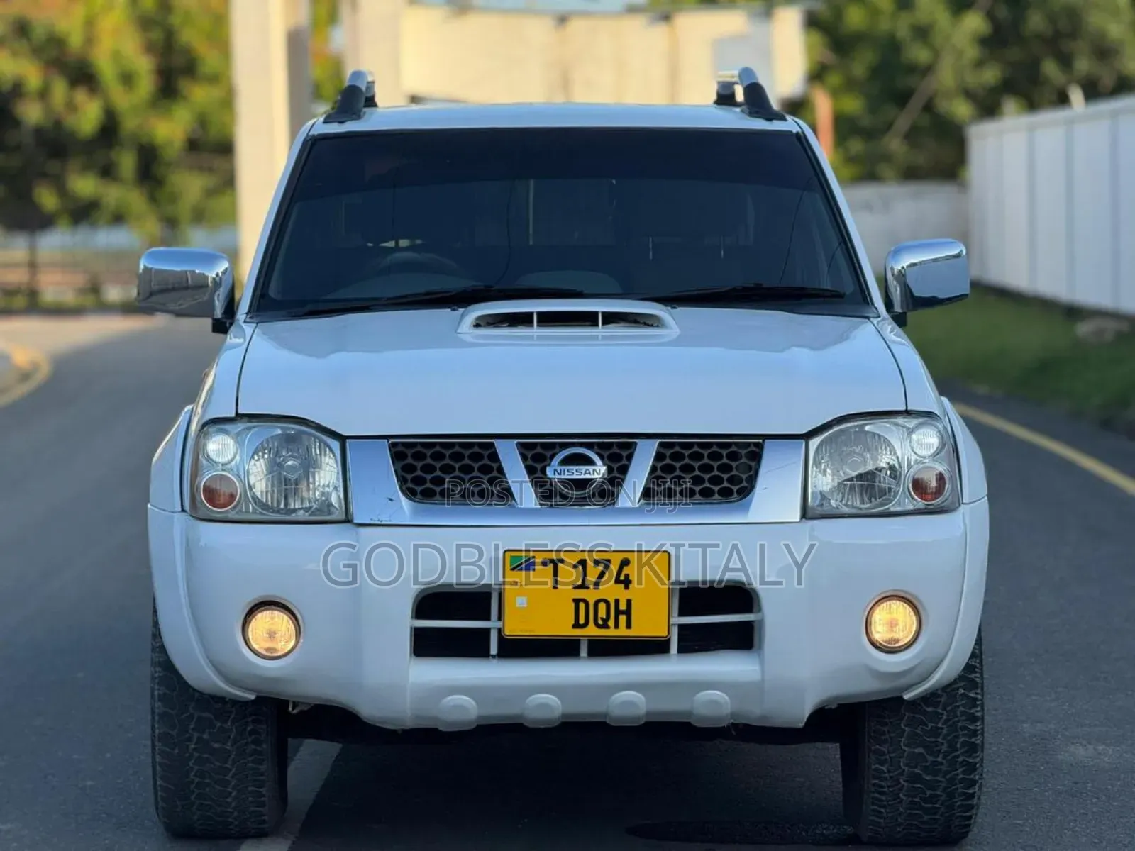 Nissan Hardbody 2018 White