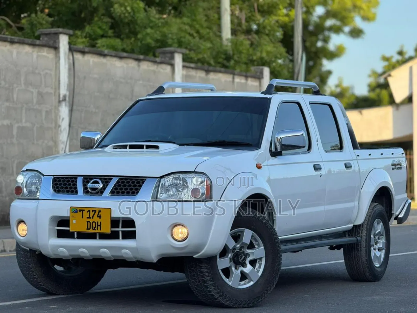 Nissan Hardbody 2018 White
