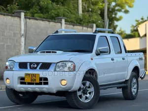 Nissan Hardbody 2018 White